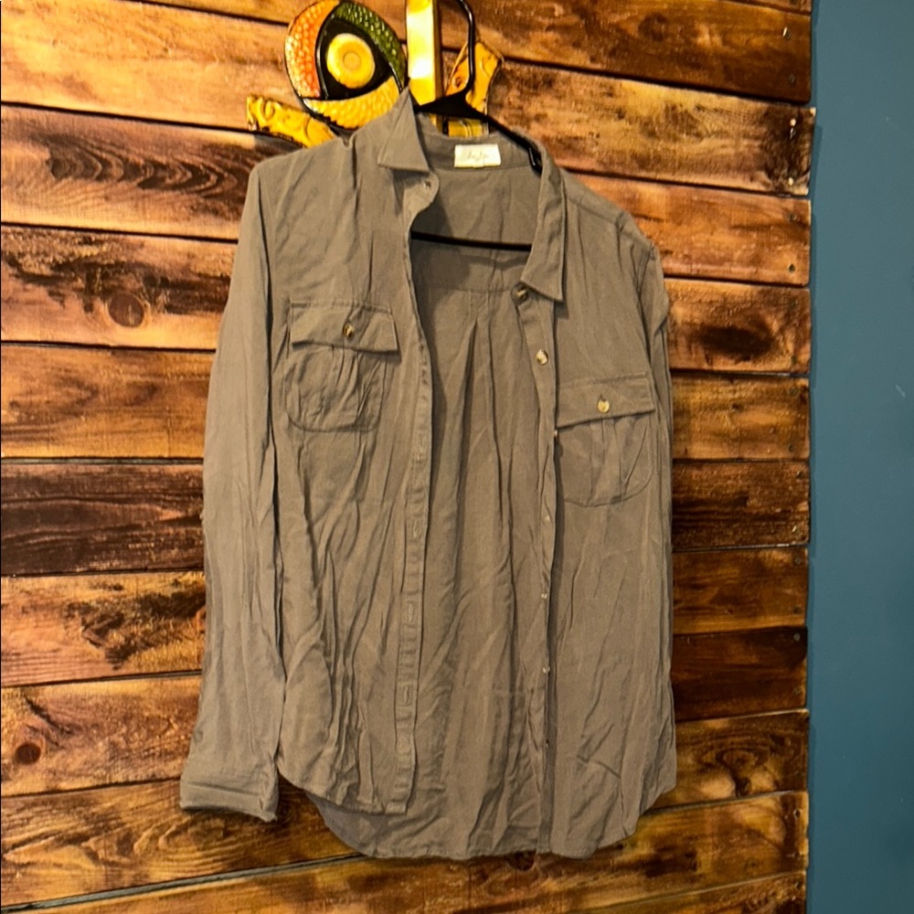 Love  Notes 100 % Rayon Button Down Top
Light Hunter Green in Color